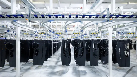 Plant with many similar equipments stored in parallel in a vast clear room